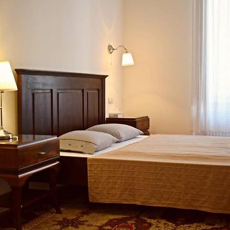 Central Budapest Apartment In Historical Building With Free Private Parking Екстер'єр фото