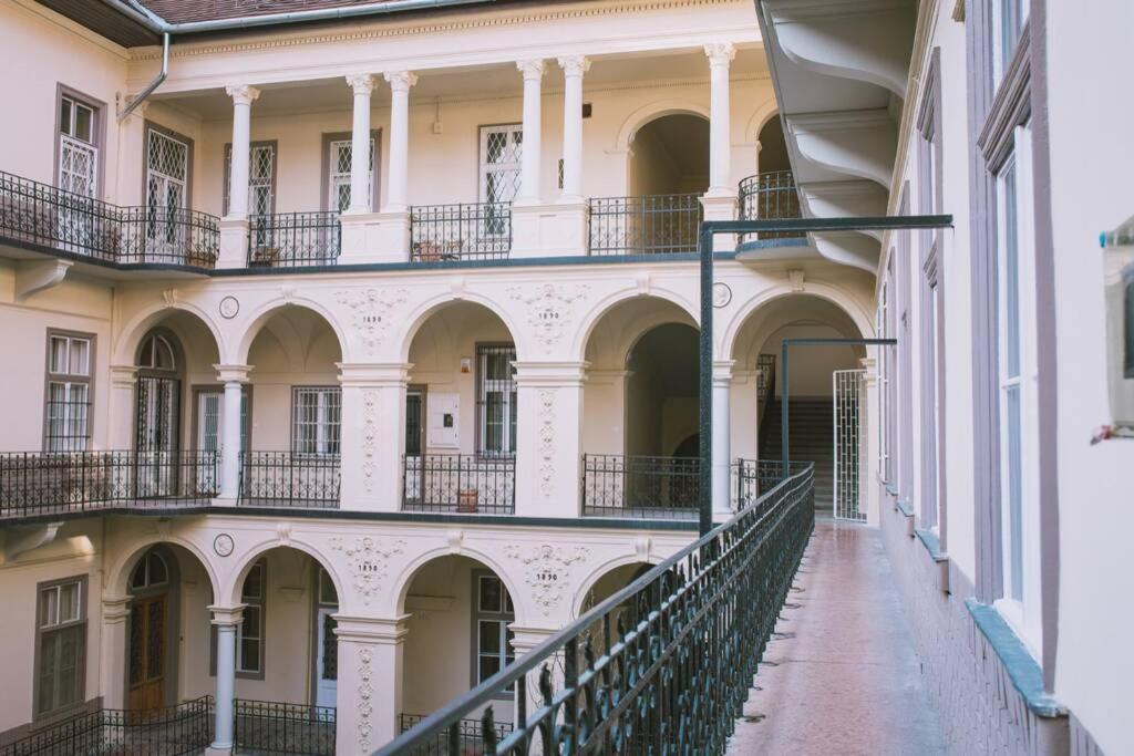 Central Budapest Apartment In Historical Building With Free Private Parking Екстер'єр фото