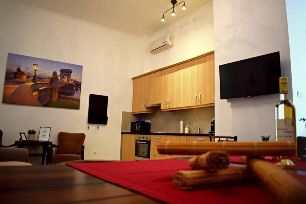 Central Budapest Apartment In Historical Building With Free Private Parking Екстер'єр фото